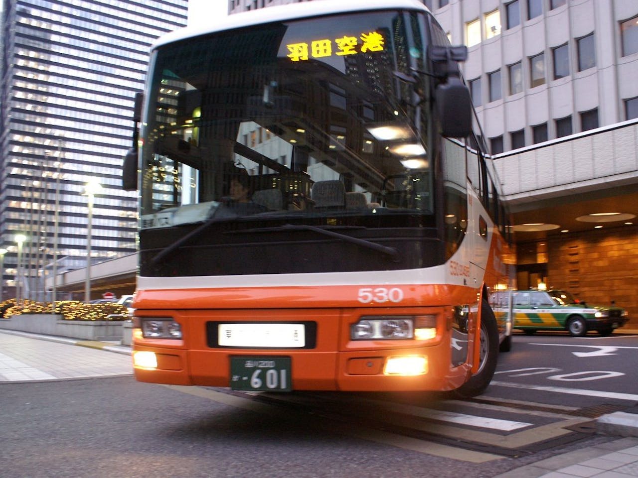 【京王プラザホテル】羽田・成田空港とホテル間の送迎用リムジンバス