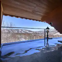 奥志賀の大自然を一望する空中露天風呂