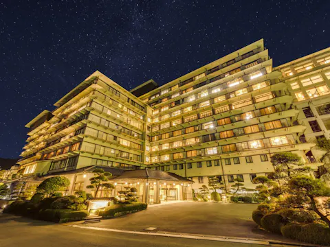 稲取銀水荘 外観（夜）