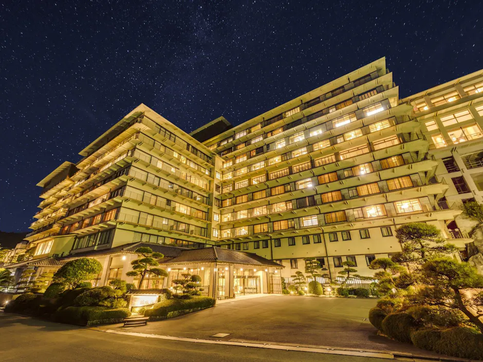 稲取銀水荘 外観（夜）