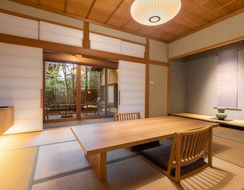 105鳥月　天然温泉の内風呂付き。ベッド