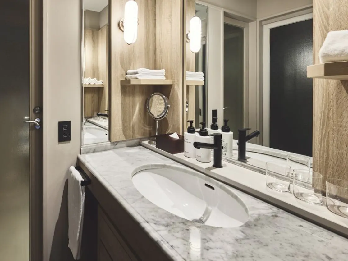 Ocean/Coral Wing: Basin