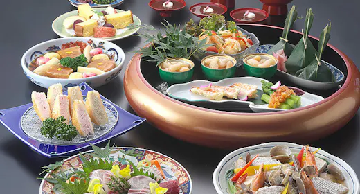 〇【สะสมคะแนนสูงสุด 11% ขึ้นไป】แผน 1 คืน 2 มื้อ พร้อมอาหารแบบดั้งเดิม【孔雀】