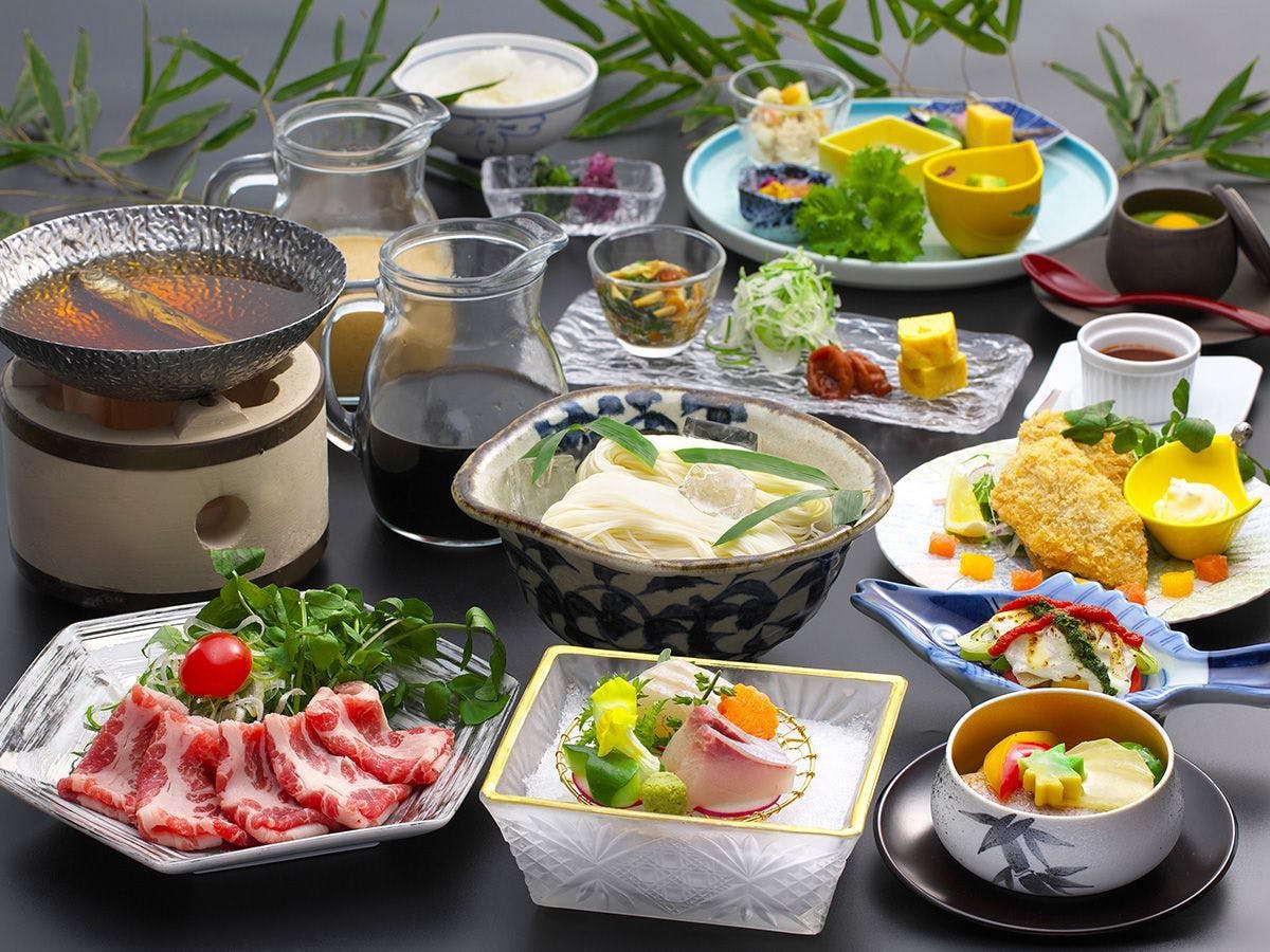 にっしょうかん新館　梅松鶴