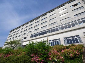 にっしょうかん 新館 梅松鶴