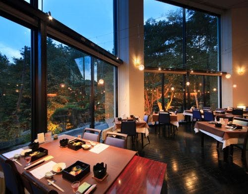 レストラン｜自然に囲まれた空間です