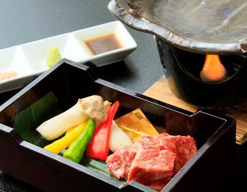 ご夕食｜牛肉の陶板焼の一例