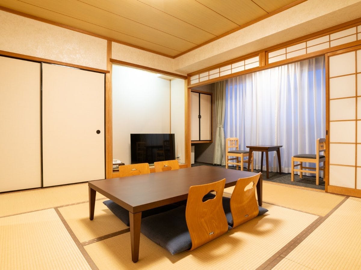 日式8榻榻米房，面向海