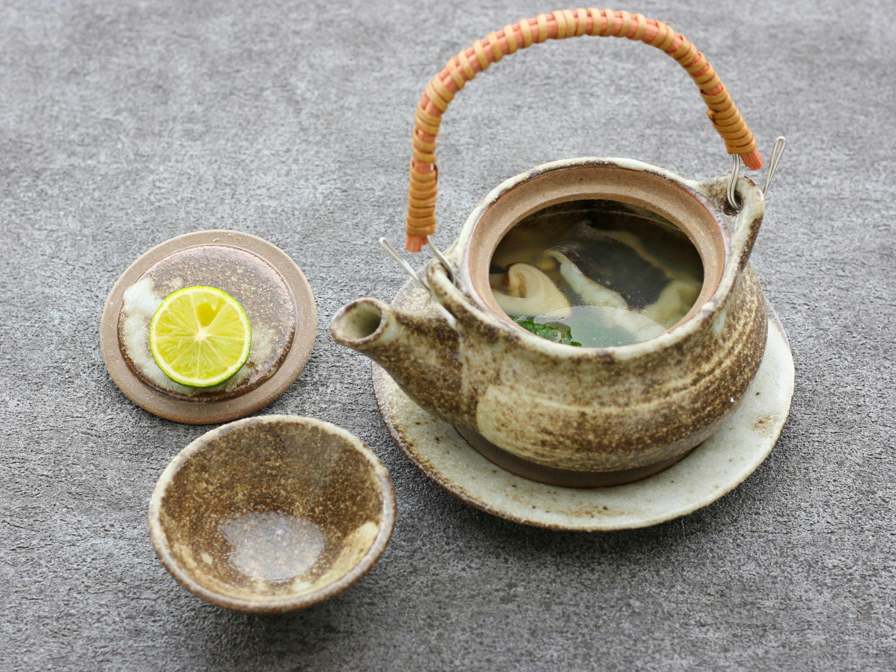 鱧と松茸の土瓶蒸し