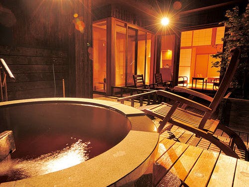 Contoh bilik mandi luar di bilik tetamu.