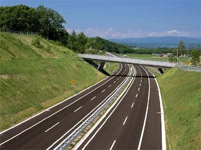The Dōō and Dōtō roads are conveniently connected.