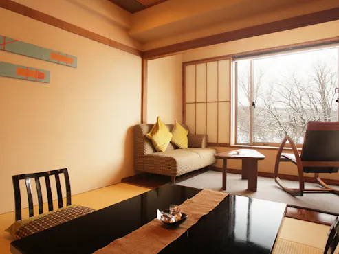 Japanese-style room on the garden side at Douyoutei