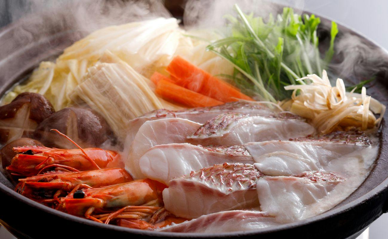 鍋ダイニング・いいそで愉しむ～ 島の魅力を詰め込んだ旬魚の和風乳清スープ鍋と淡路牛の石焼コース