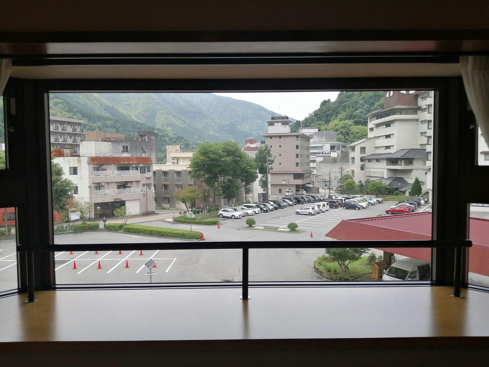 本 ツイン 街側