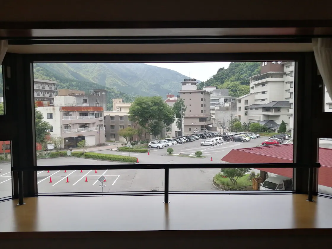 本 ツイン 街側