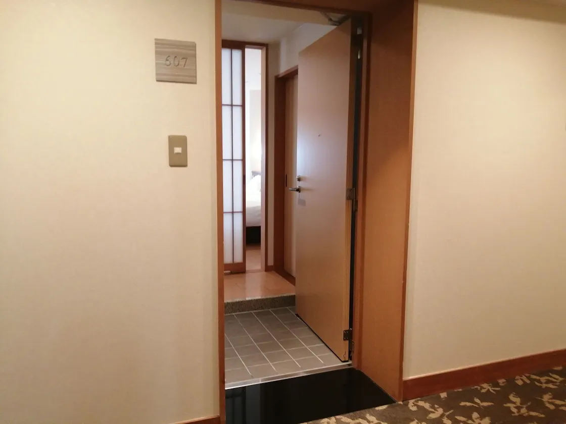 本DX和洋室(川側)