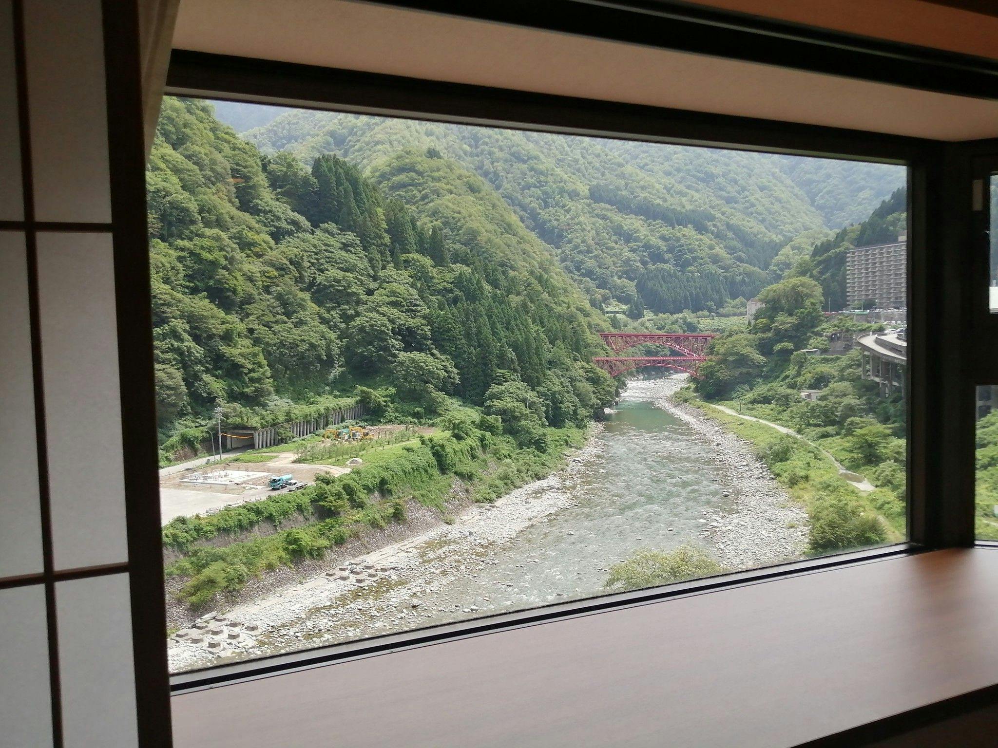 本DX和洋室（川側）
