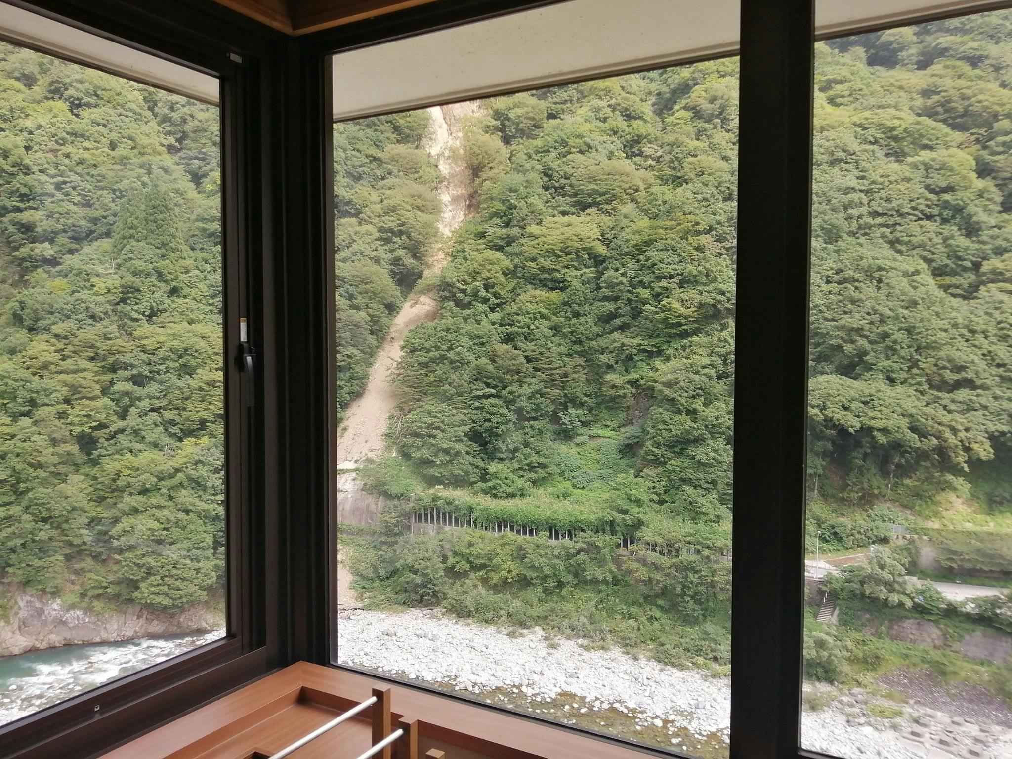 別スーペ和洋室（川側）