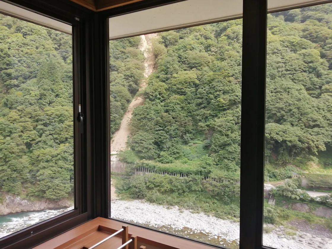 別スーペ和洋室(川側)