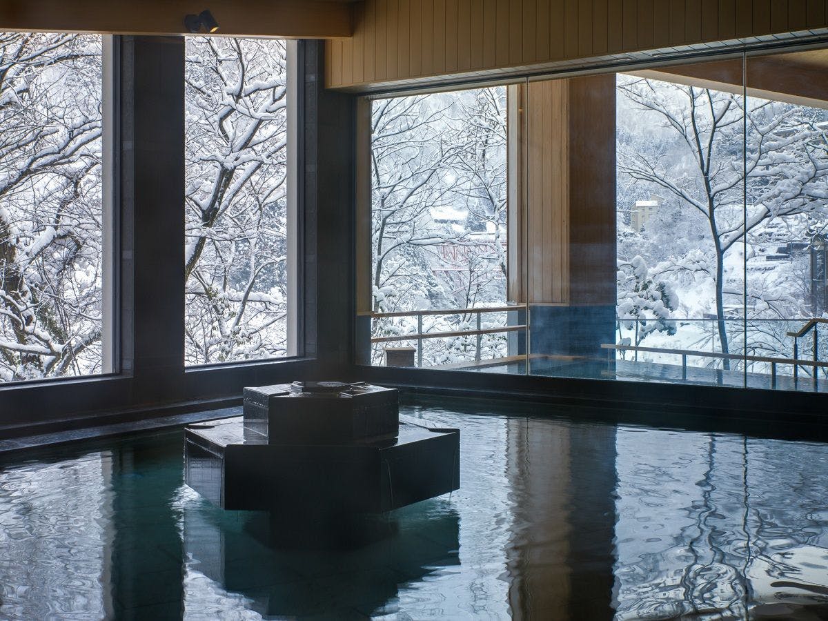 Pemandian Air Panas Terbuka dengan Pemandangan "Tanayu"