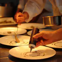 一皿に込める、シェフの繊細な美意識と情熱