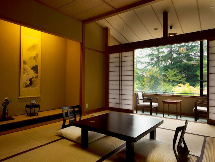 【庭園の眺望が人気】瑞雲標準室（ユニットバス）／本館（禁煙）のサムネイル画像
