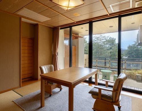 【鳳凰棟】標準室／和室（月見庭園の一例）