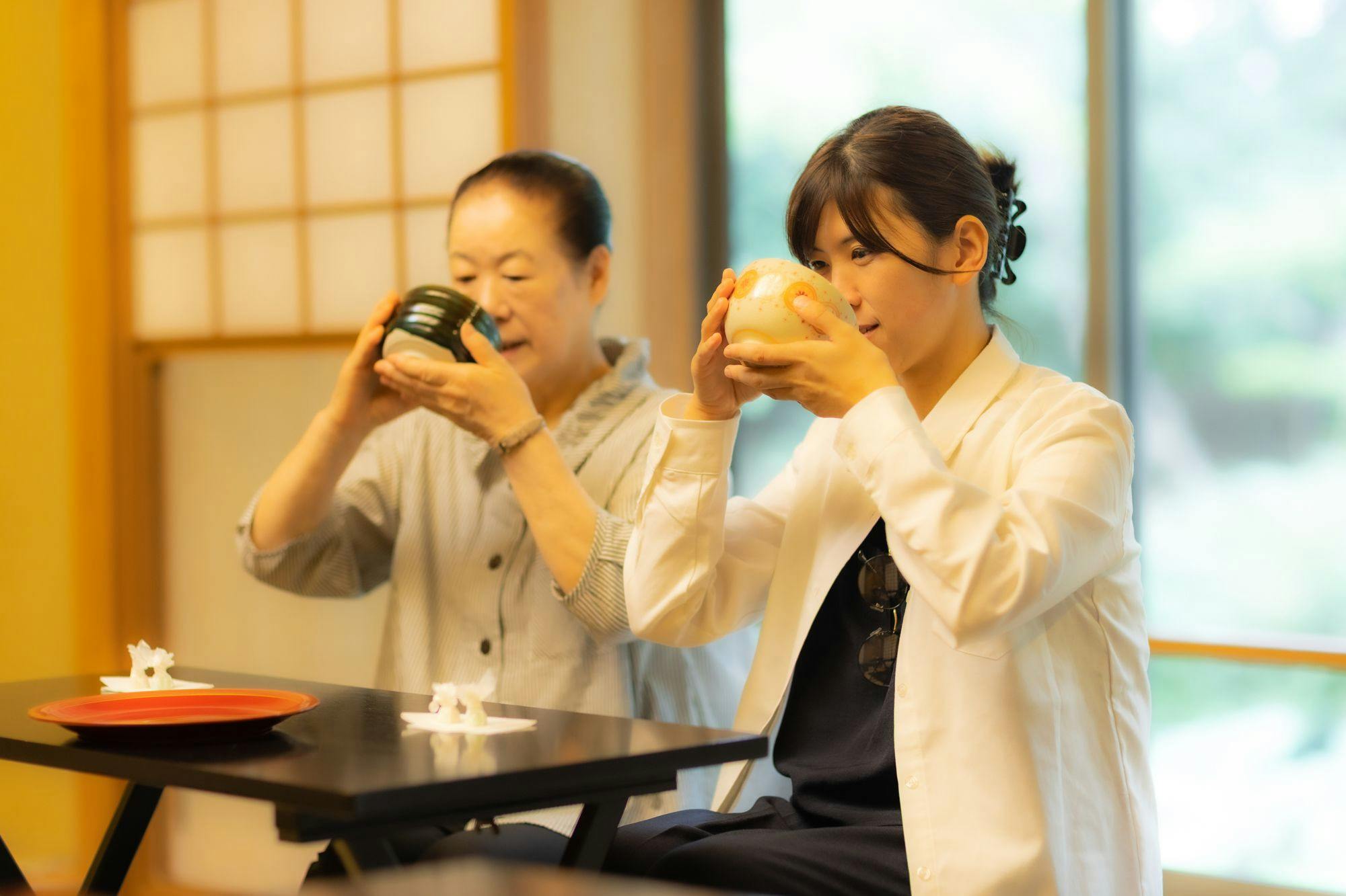 Layanan matcha selamat datang di ruang teh