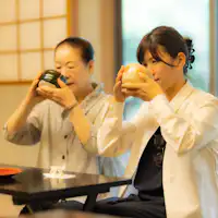 Layanan matcha selamat datang di ruang teh