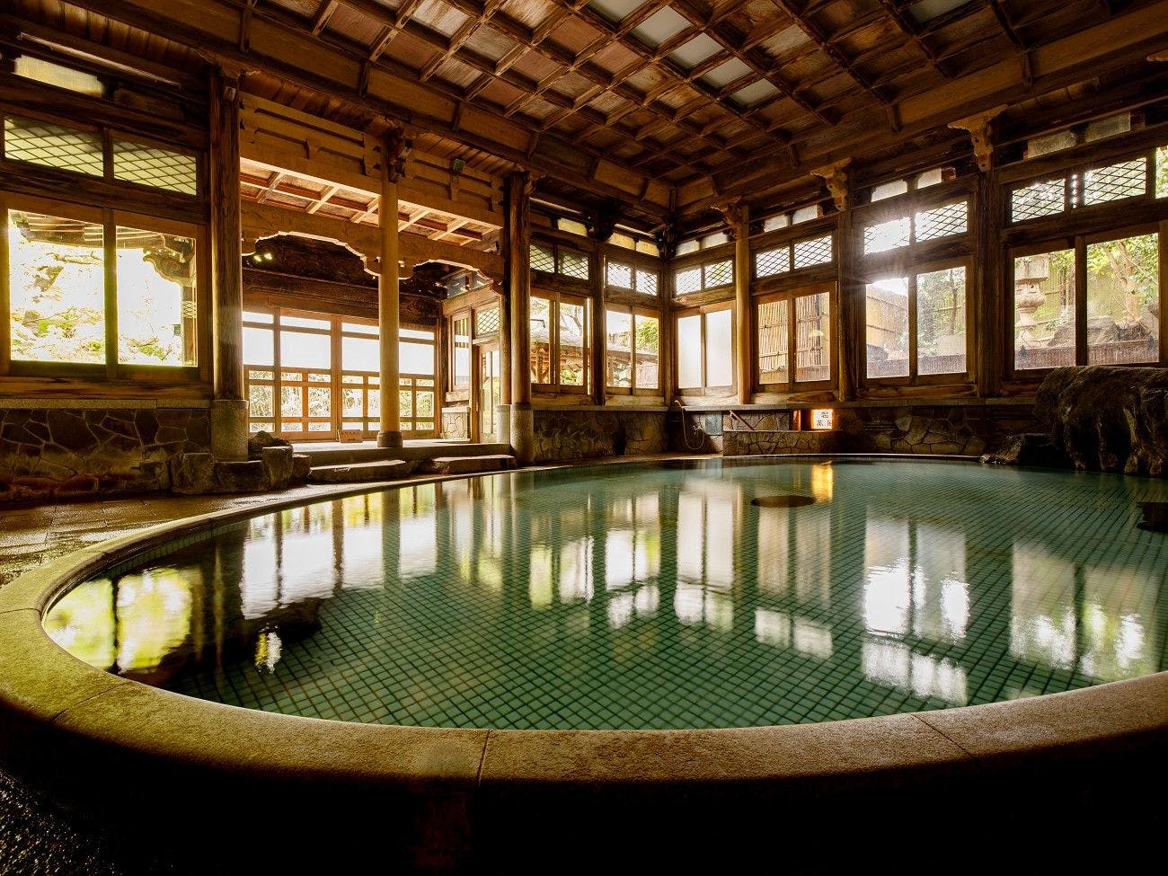 信州湯田中温泉　よろづや