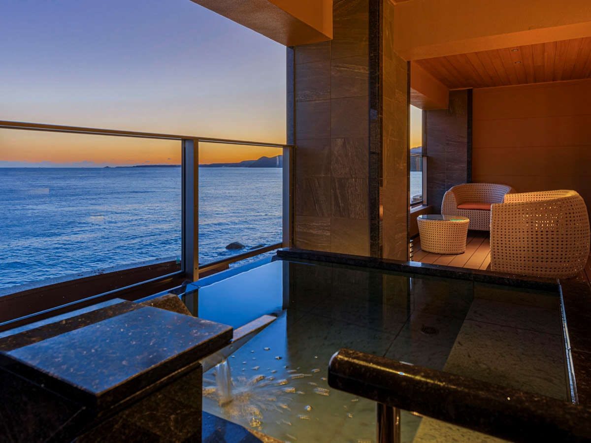 温泉掛流し露天風呂付絶景スイート『天』