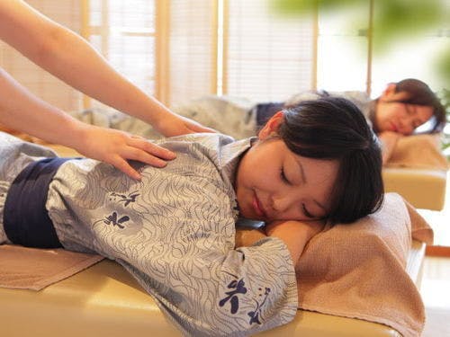 ลืมความเหนื่อยล้าประจำวันและผ่อนคลาย...