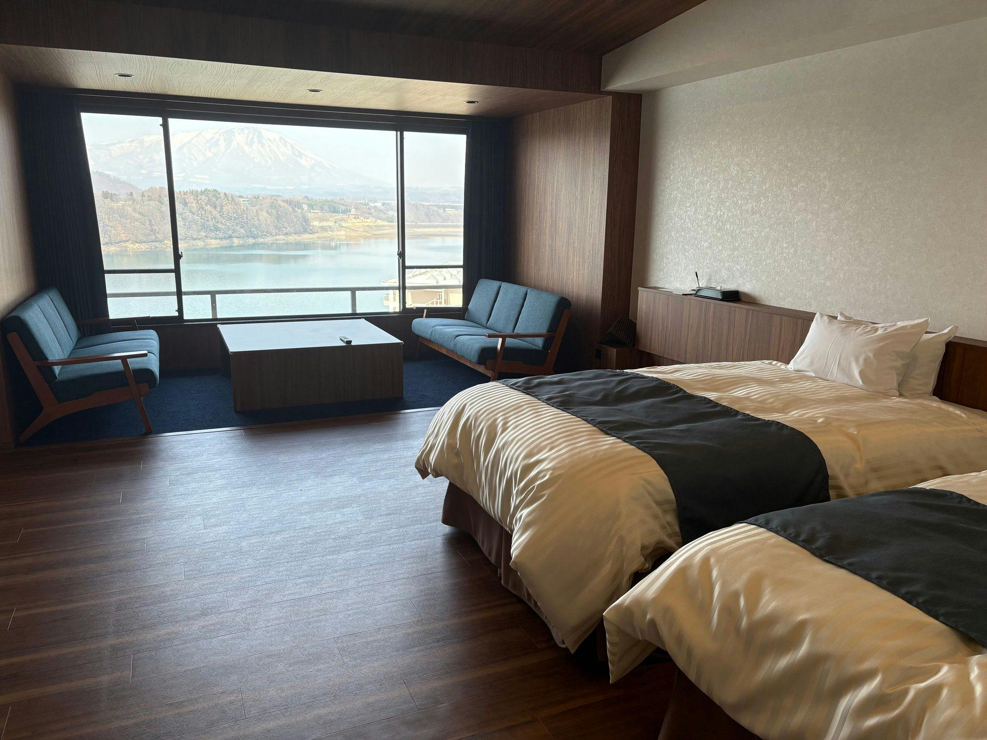 【ฝั่งทะเลสาบ】ห้องทวินชั้นสูง (ชั้น 10–11)