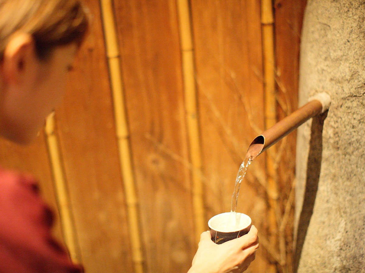 【สถานที่ดื่มน้ำเรเดียมเพื่อสุขภาพ】สถานที่ดื่มน้ำในล็อบบี้