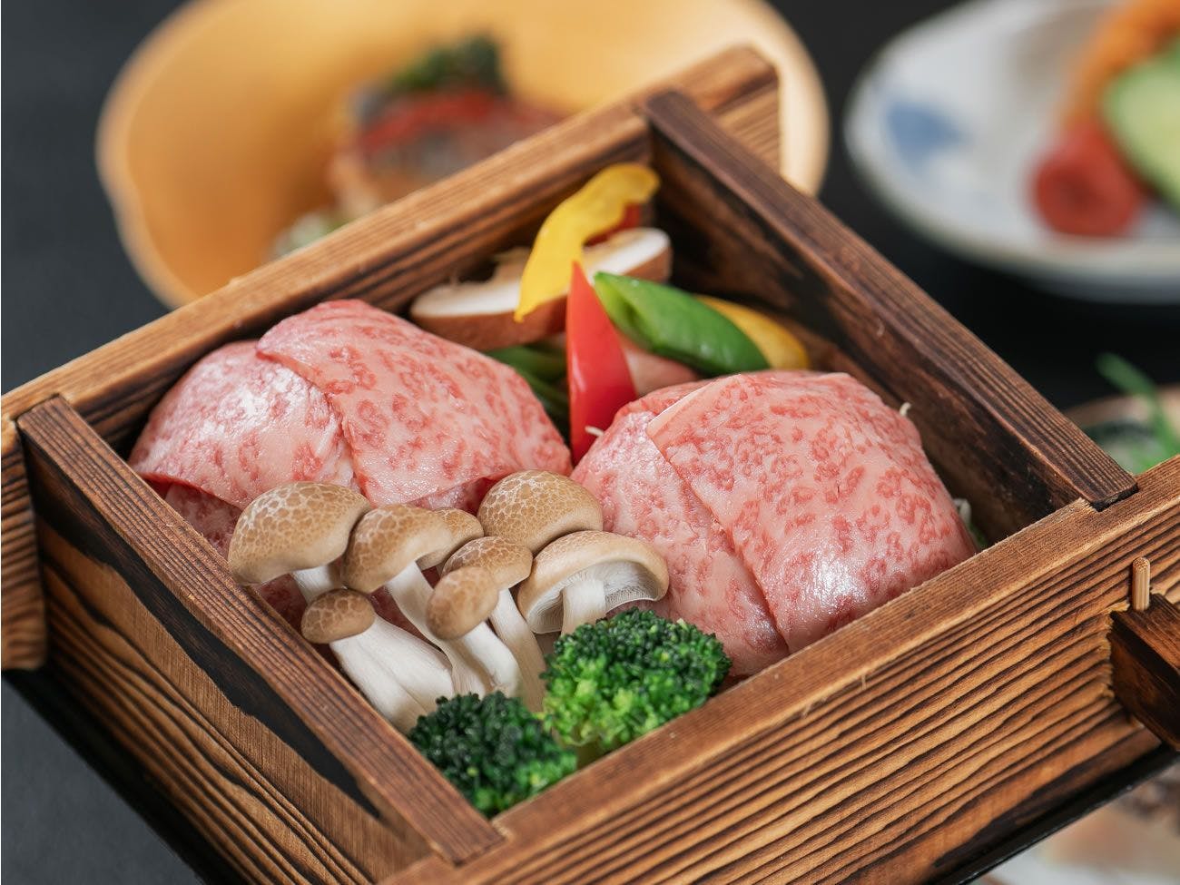 A5ランクにいがた和牛を胡麻酢でさっぱりと
