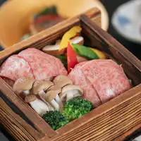 A5ランクにいがた和牛を胡麻酢でさっぱりと