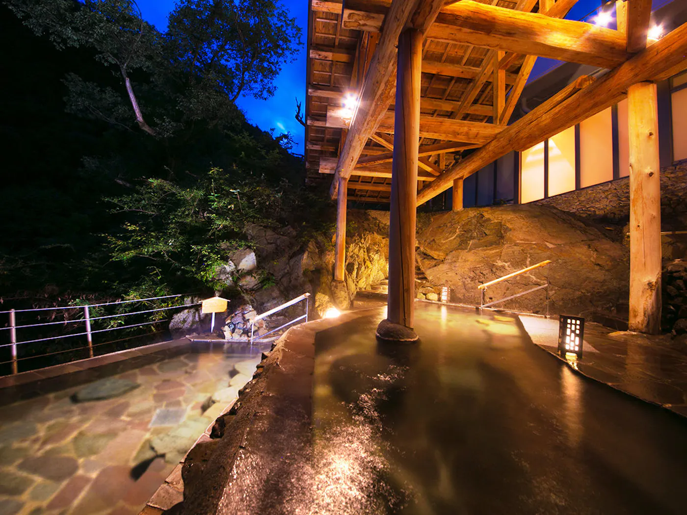 大川荘:夜の露天風呂
