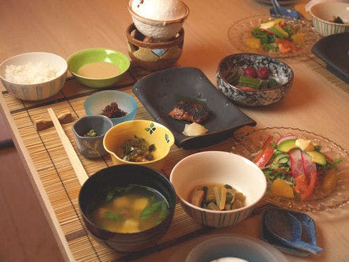 อาหารเช้าที่ฟูจิยะมีกลิ่นอายของบ้านเกิด