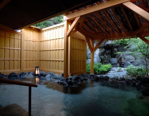 離れ『道後御茶屋』岩露天風呂