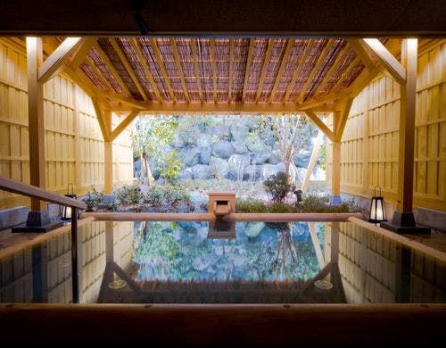 離れ『道後御茶屋』檜露天風呂