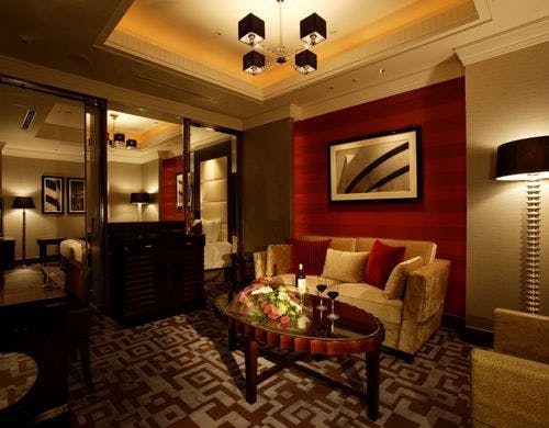 スイートルーム／居間