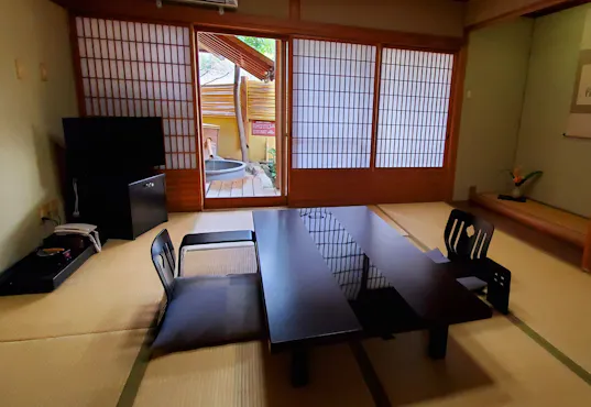 Contoh kamar dengan pemandian terbuka