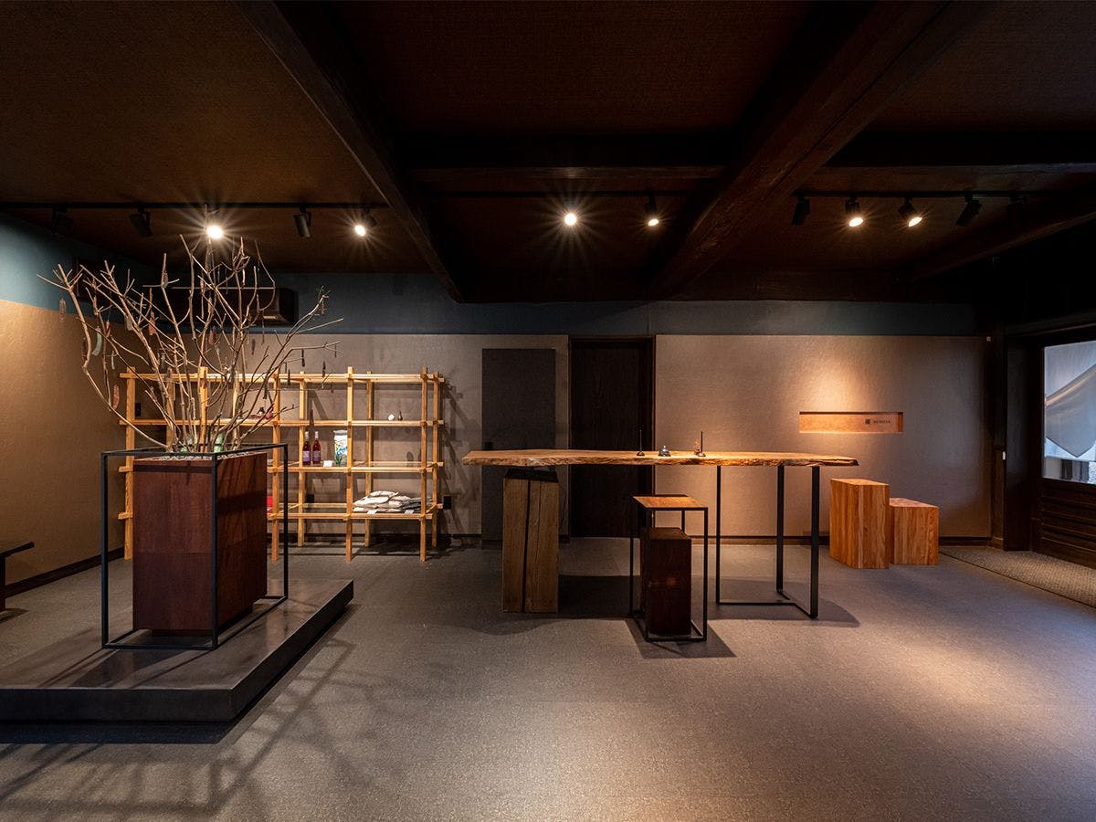 【フロント・ロビー】