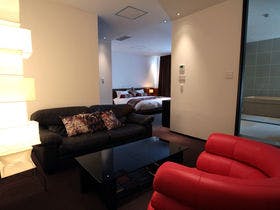 祇園と目覚め京都を始める　ＫＩＺＡＳＨＩ　ＴＨＥ　ＳＵＩＴＥ