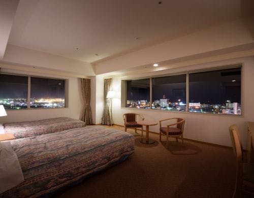 バスルームからは工業夜景が目の前に！