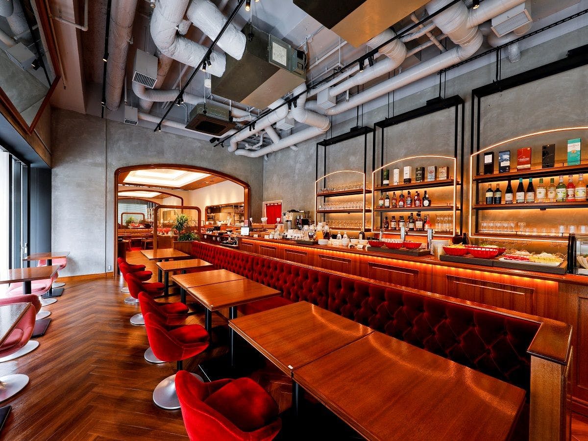 ホテル1階洋食料理カフェ「ナンバリボン」