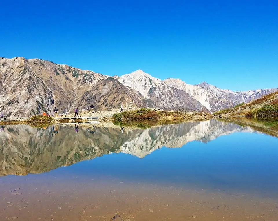 八方リフトから徒歩90分の八方池