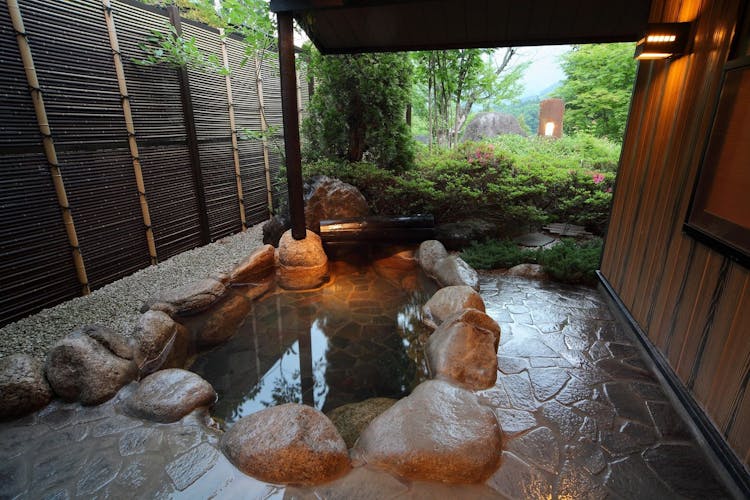 翠（みどり）の間【温泉露天風呂+檜内湯付】のサムネイル画像