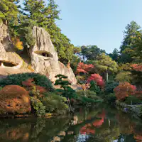 奇岩と苔、静寂に包まれた名刹 那谷寺