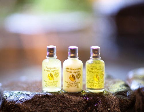 Kami menyediakan fasilitas 'L’OCCITANE'.